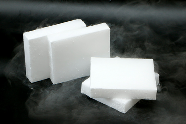 一個(gè)小時(shí)用多少干冰液體（一個(gè)小時(shí)用多少干冰液體正常）