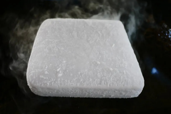 制作干冰的二氧化碳是怎么提取的